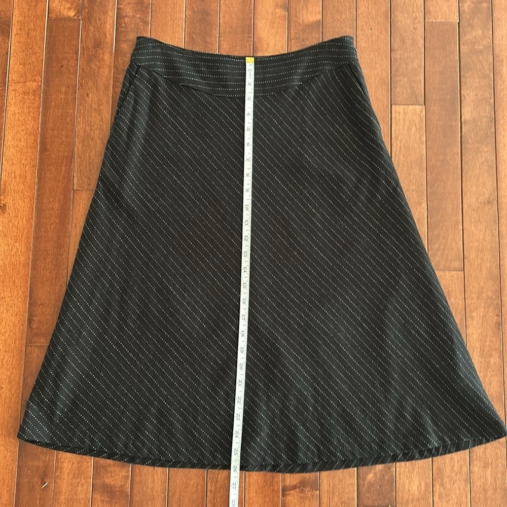 Banana Republic Women's Midi Black Wool Skirt Size 2 - Picture 3 of 8